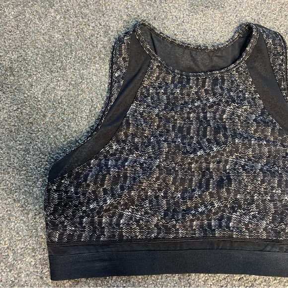 2XU high neck mesh printed athletic sports bra - Picture 2 of 8